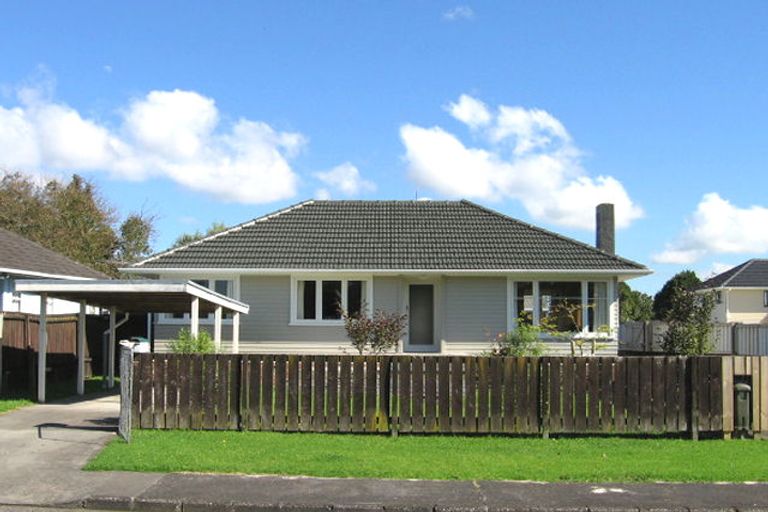 Photo of property in 2/24 London Street, Te Atatu Peninsula, Auckland, 0610