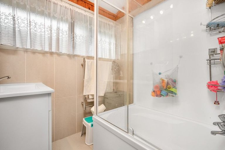 Photo of property in 67b Manuroa Road, Takanini, 2112