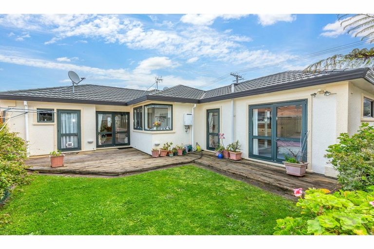 Photo of property in 9 South Street, Petone, Lower Hutt, 5012