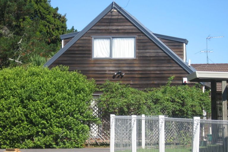 Photo of property in 17 Caspian Close, New Lynn, Auckland, 0600