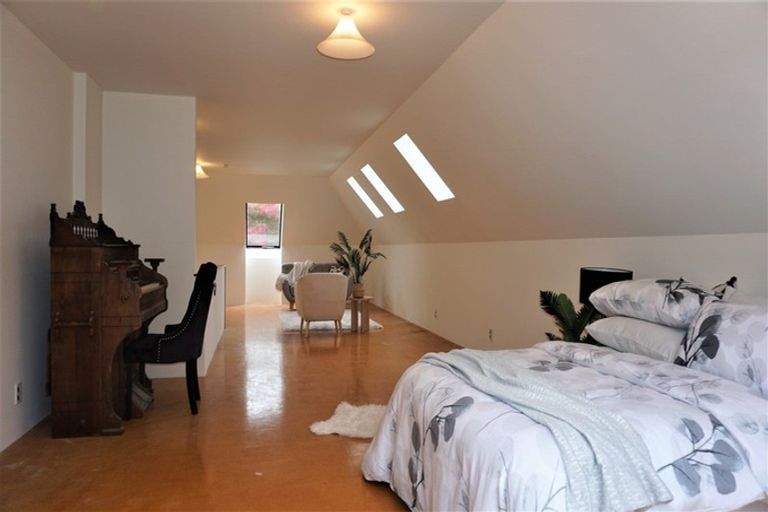 Photo of property in 25 Heatherlea Road East, Levin, 5571