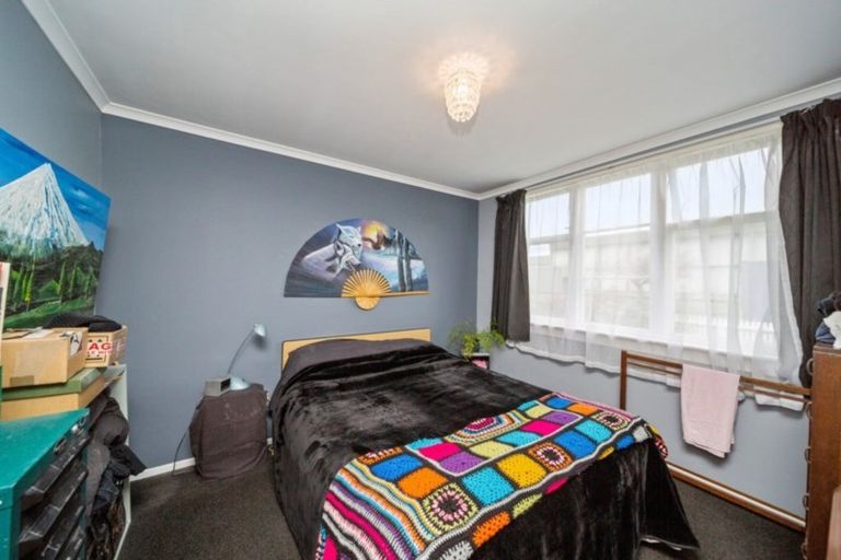 Photo of property in 80 Railway Street, Eltham, 4322