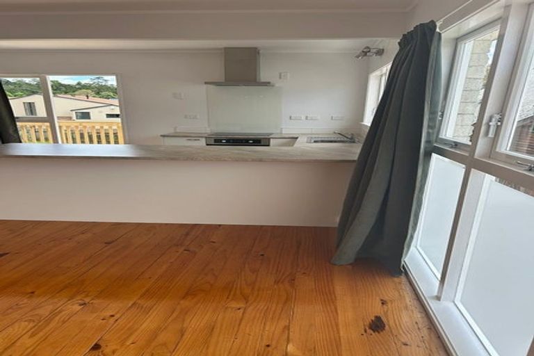 Photo of property in 2/70 Gladstone Road, Northcote, Auckland, 0627