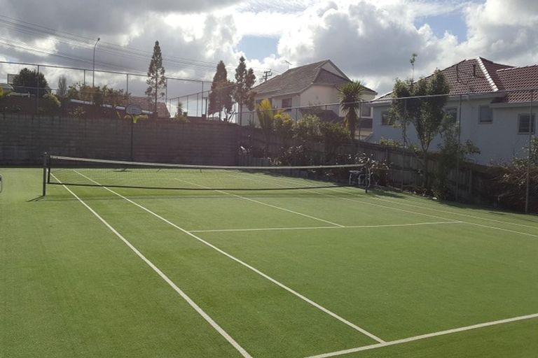 Photo of property in 10/2-22a Balmain Road, Chatswood, Auckland, 0626