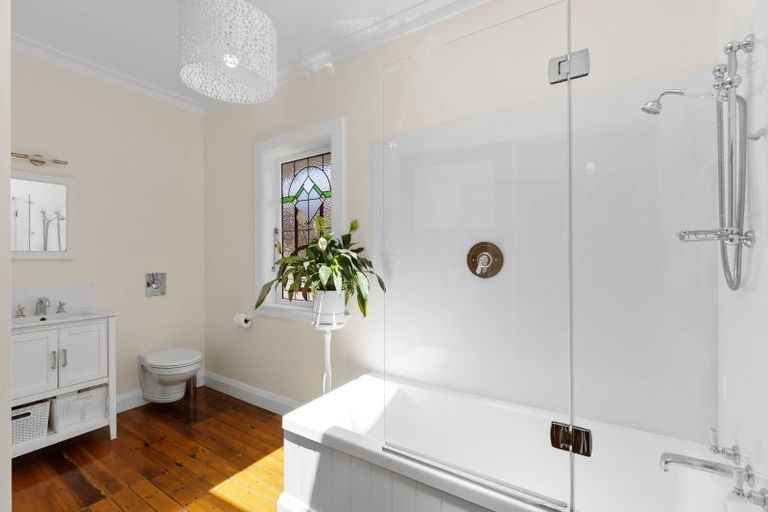 Photo of property in 10 Argyle Avenue, Takaro, Palmerston North, 4410