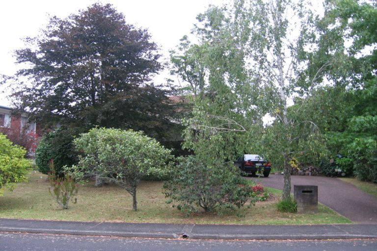 Photo of property in 35 Marywil Crescent, Hillcrest, Auckland, 0627