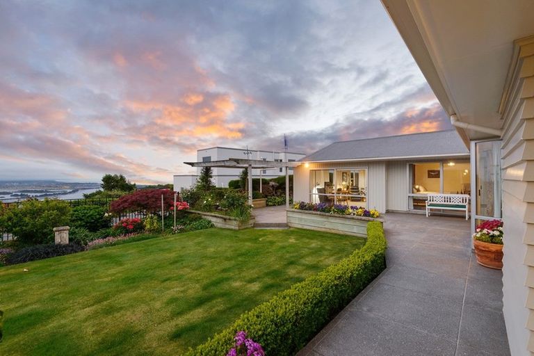 Photo of property in 227 Mount Pleasant Road, Mount Pleasant, Christchurch, 8081