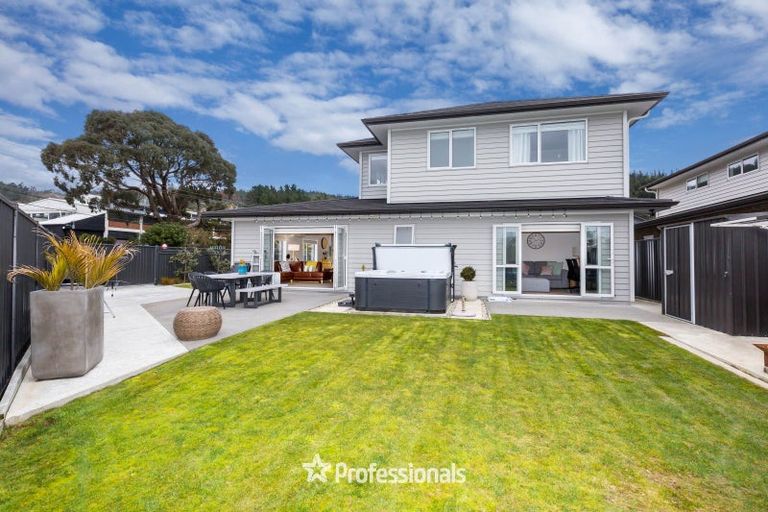 Photo of property in 2 Chalfont Road, Silverstream, Upper Hutt, 5019