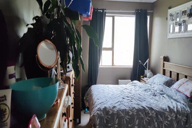 Photo of property in 50 Woodhouse Avenue, Karori, Wellington, 6012