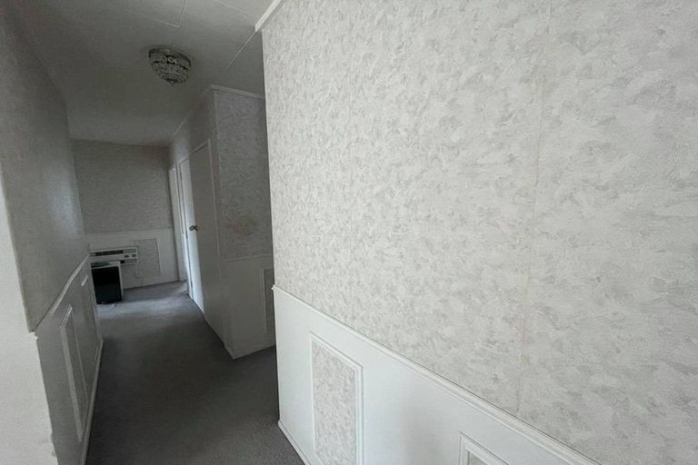 Photo of property in 1 Pohue Grove, Stokes Valley, Lower Hutt, 5019