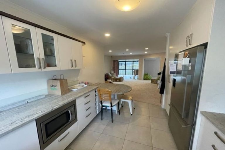 Photo of property in 6 Headcorn Place, Botany Downs, Auckland, 2010