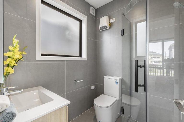 Photo of property in 24 Woven Place, Karaka, Papakura, 2113