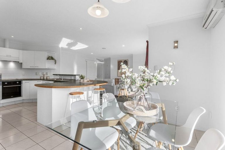 Photo of property in 32 Broadhaven Avenue, Parklands, Christchurch, 8083