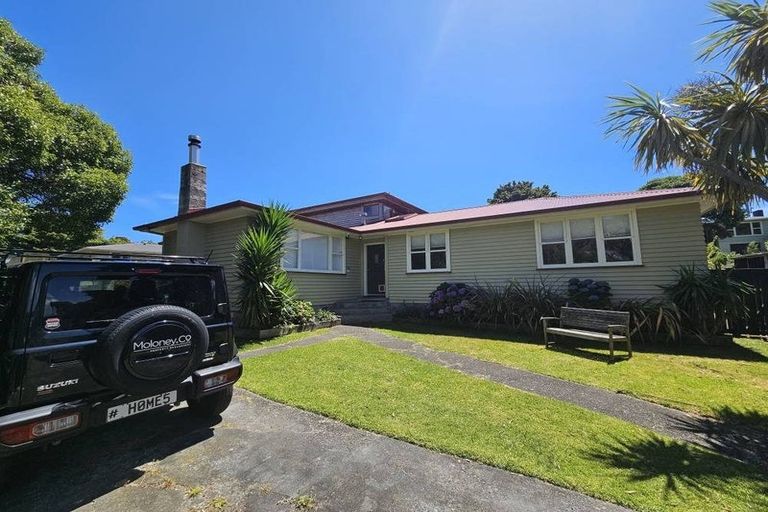 Photo of property in 5 Smith Street, Paekakariki, 5034