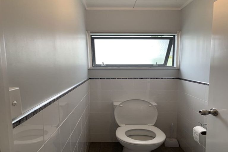 Photo of property in 10 Peterhouse Place, West Harbour, Auckland, 0618