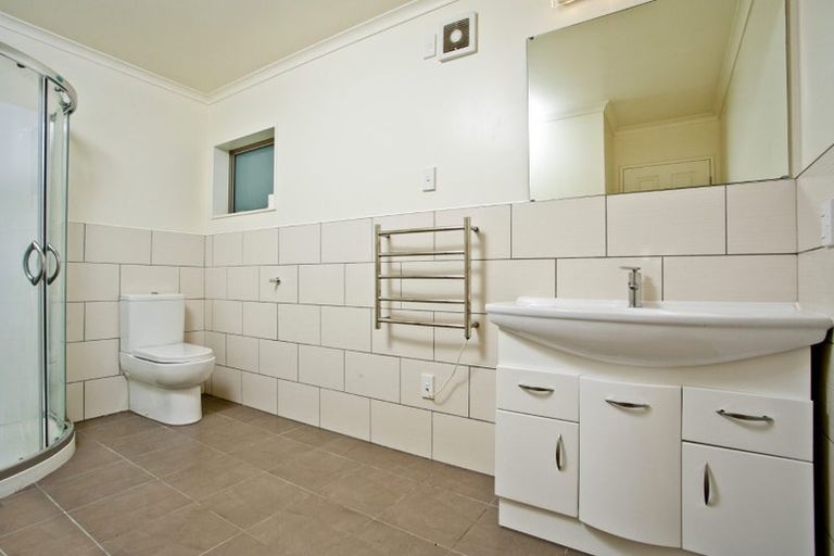 Photo of property in 112 San Marino Drive West, Henderson, Auckland, 0612