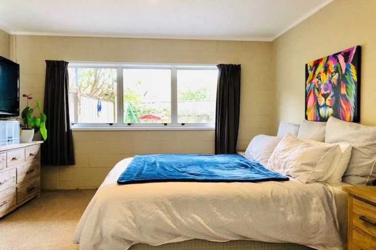 Photo of property in 130 Hutchinsons Road, Bucklands Beach, Auckland, 2014