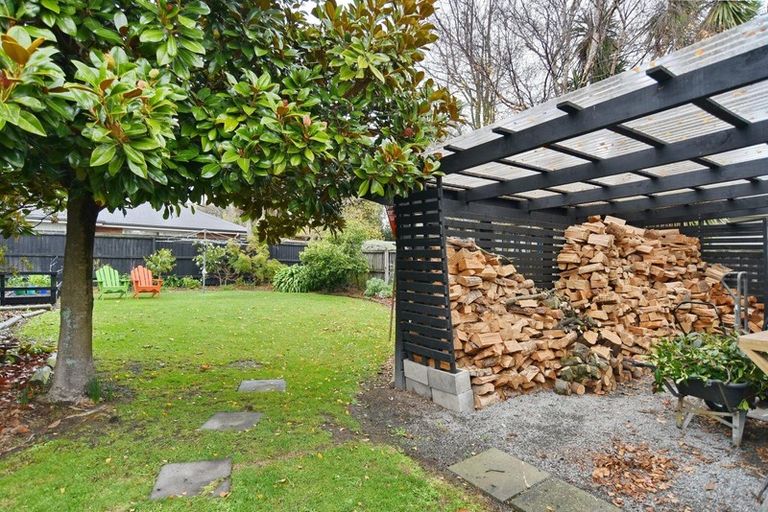 Photo of property in 100 Edward Avenue, Edgeware, Christchurch, 8013