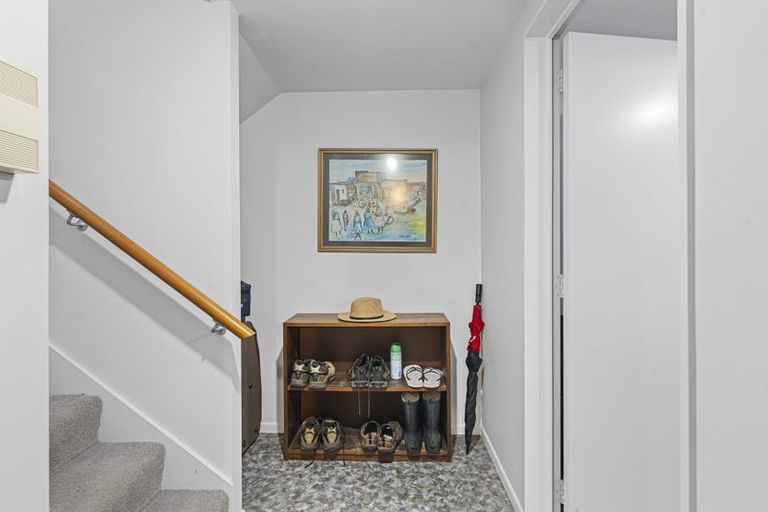 Photo of property in 6a Spencer Place, Merrilands, New Plymouth, 4312