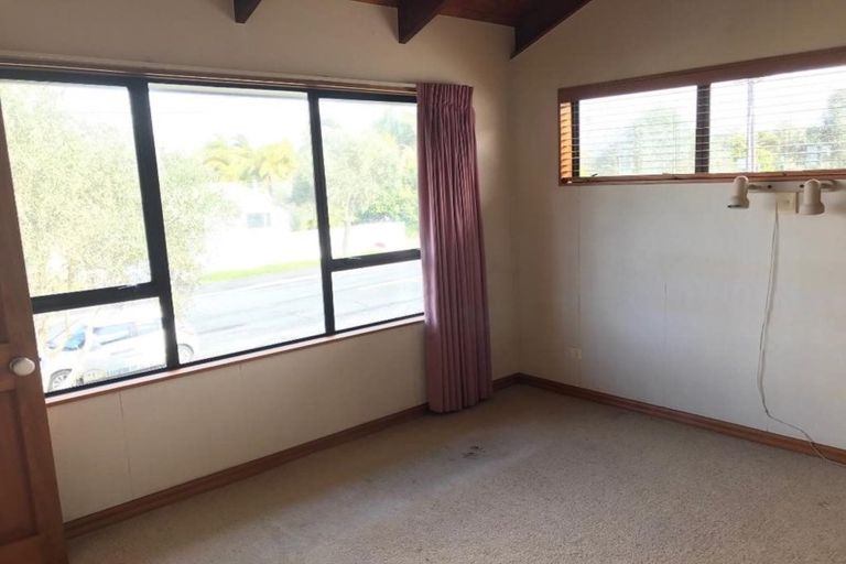 Photo of property in 1/20a Old Lake Road, Narrow Neck, Auckland, 0622