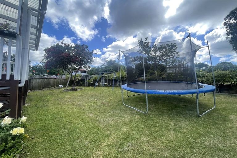 Photo of property in 1/1 Ribblesdale Road, Henderson, Auckland, 0612