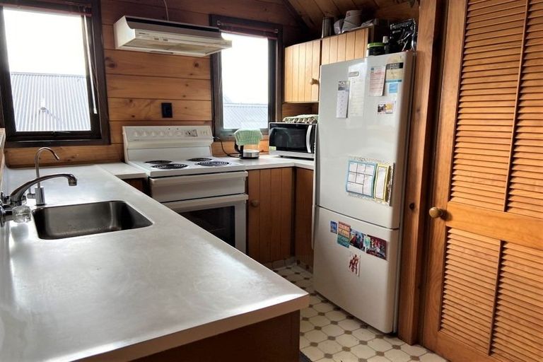 Photo of property in 1 Highlands Place, Highlands Park, New Plymouth, 4312