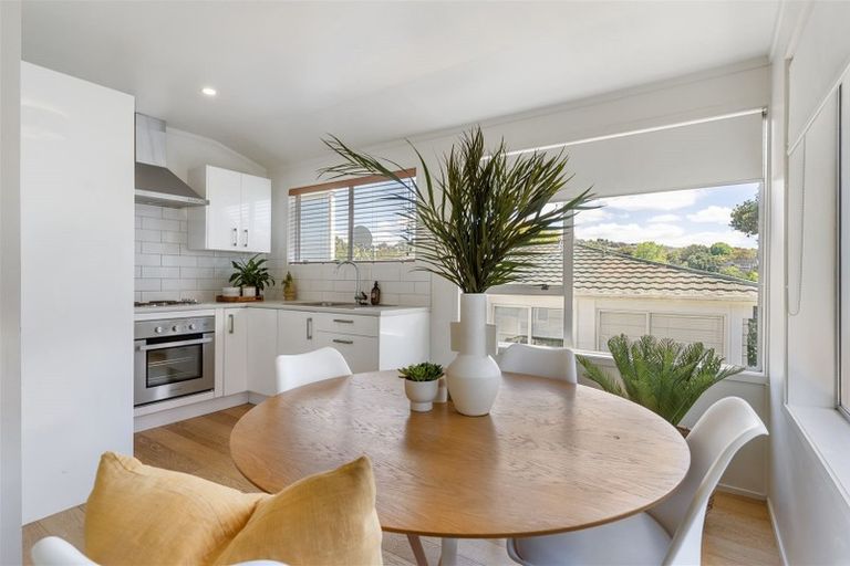 Photo of property in 2/79 Moore Street, Hillcrest, Auckland, 0627