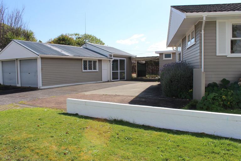 Photo of property in 34 Lincoln Road, Henderson, Auckland, 0610