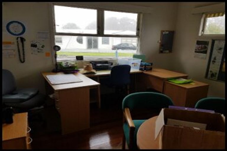 Photo of property in 34 Lincoln Road, Henderson, Auckland, 0610