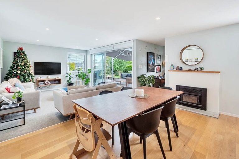 Photo of property in 1/9 Wharf Road, Te Atatu Peninsula, Auckland, 0610