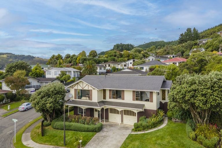 Photo of property in 1 Brasenose Place, Tawa, Wellington, 5028