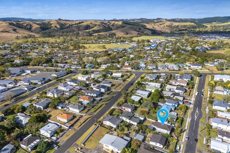 Photo of property in 38 Puriri Street, Helensville, 0800