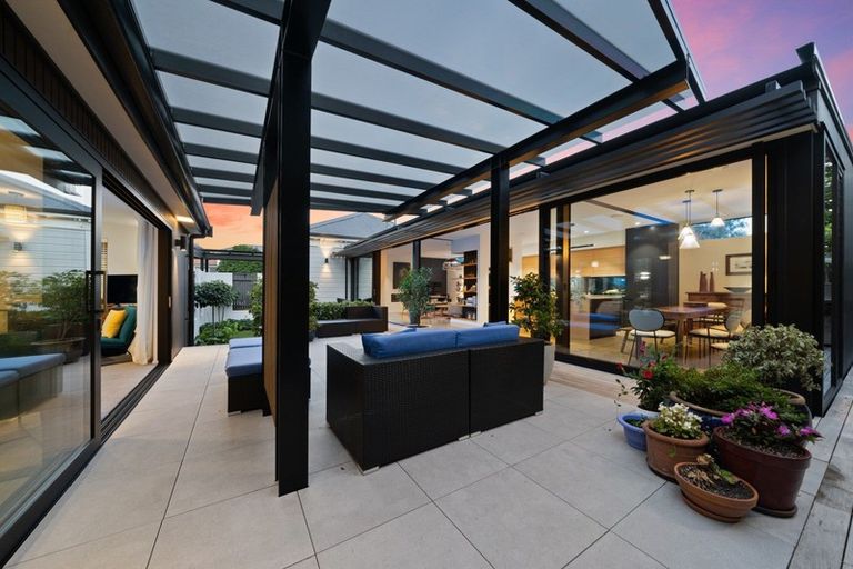 Photo of property in 4 Torless Terrace, Thorndon, Wellington, 6011