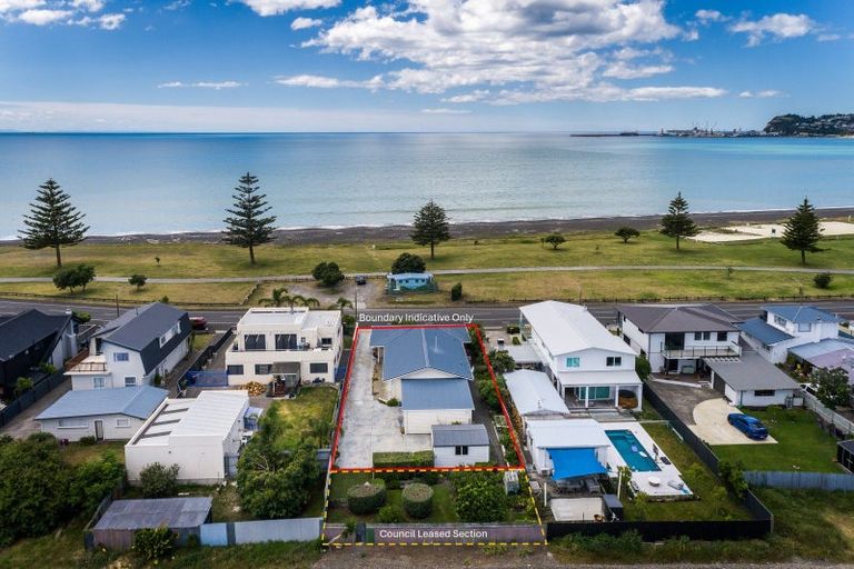 Photo of property in 18 The Esplanade, Westshore, Napier, 4110