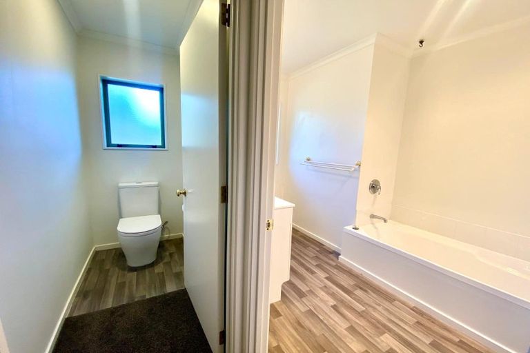 Photo of property in 12 Woodcroft Way, Pukekohe, 2120