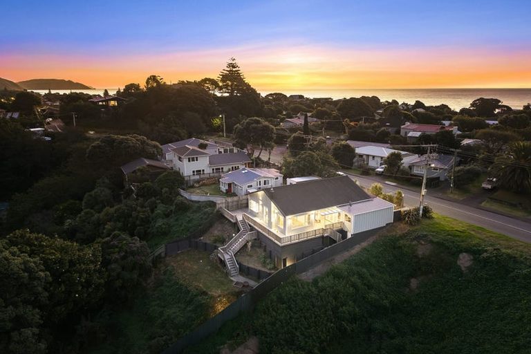 Photo of property in 76 Tilley Road, Paekakariki, 5034