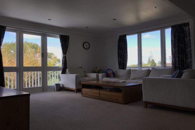 Photo of property in 59 Ravenwood Drive, Forrest Hill, Auckland, 0620