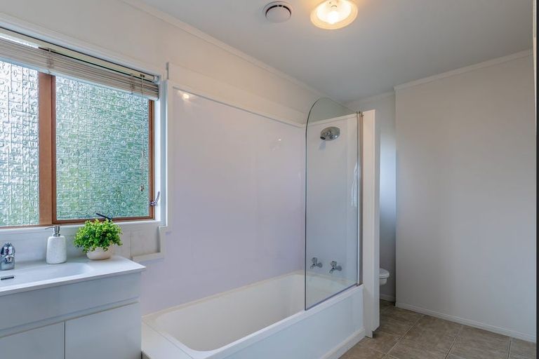 Photo of property in 2/3 Akehurst Avenue, New Lynn, Auckland, 0600