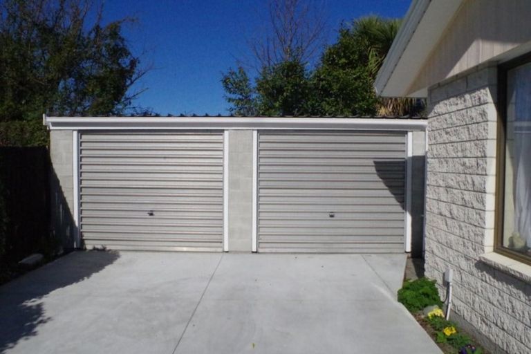 Photo of property in 2/14 Resolution Place, Bryndwr, Christchurch, 8053