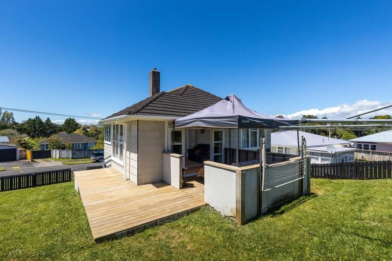 Photo of property in 33 Banks Street, Marfell, New Plymouth, 4310