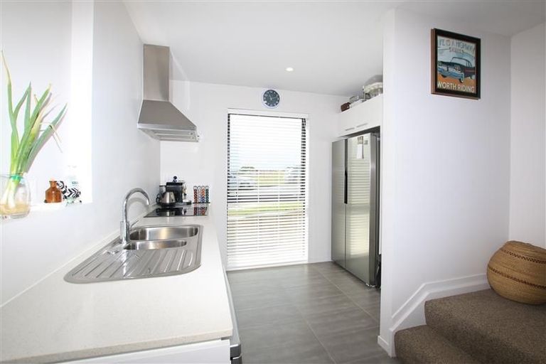 Photo of property in 2/10 Silver Moon Road, Albany Heights, Auckland, 0632