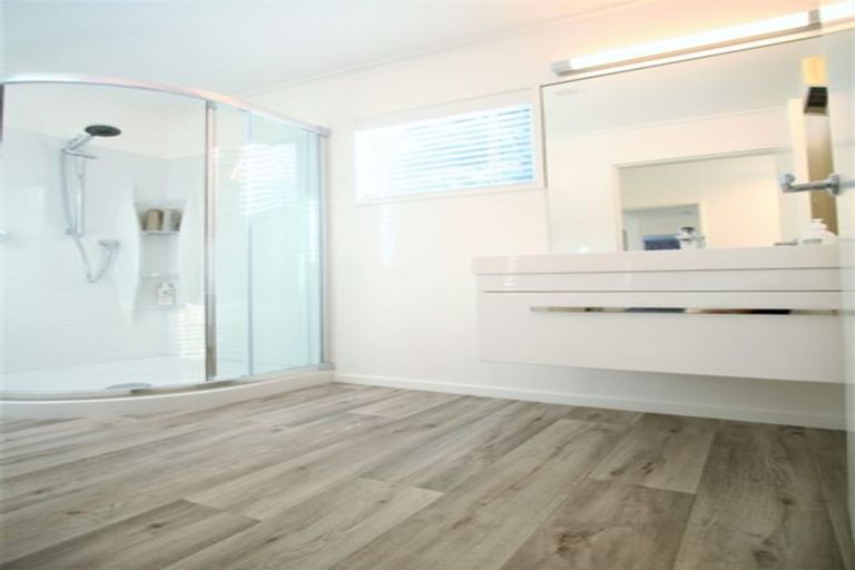 Photo of property in 11 Mcchesney Road, Arthurs Point, Queenstown, 9371