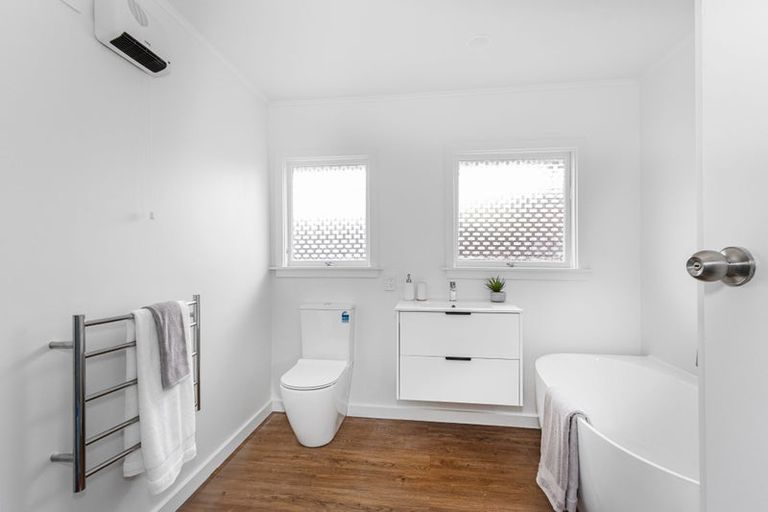 Photo of property in 33 Glenrowan Avenue, Avondale, Christchurch, 8061