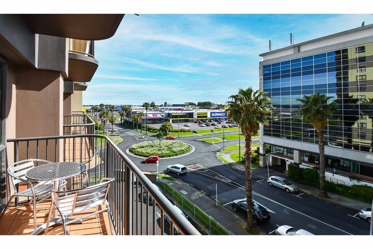 Photo of property in The Rennaissance, 4j/18 Ronwood Avenue, Manukau, Auckland, 2104