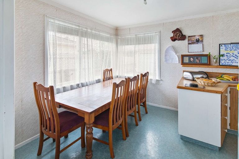 Photo of property in 4 Omori Place, Castlecliff, Whanganui, 4501