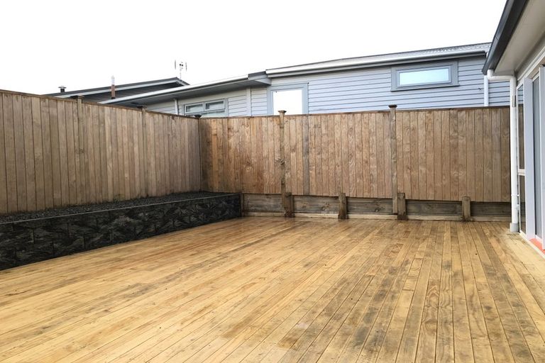 Photo of property in 25 Bevyn Street, Castor Bay, Auckland, 0620