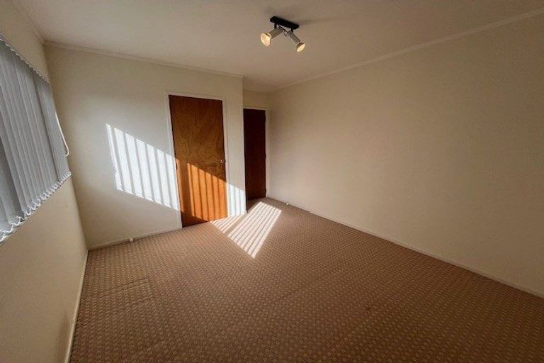 Photo of property in 1 Kincraig Place, Highland Park, Auckland, 2010