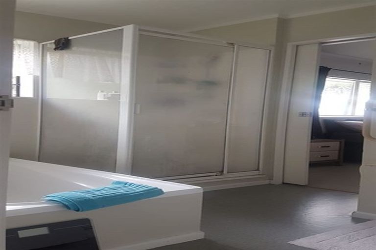 Photo of property in 131 View Road, Sunnyvale, Auckland, 0612