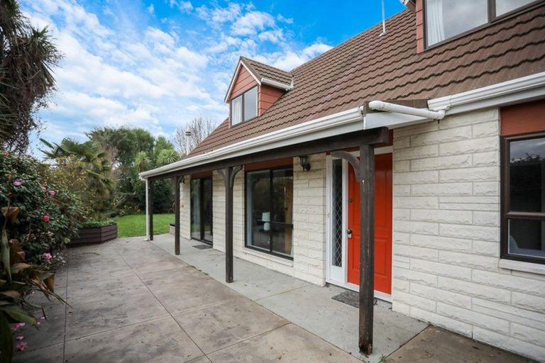 Photo of property in 16 Sawtell Place, Northcote, Christchurch, 8052