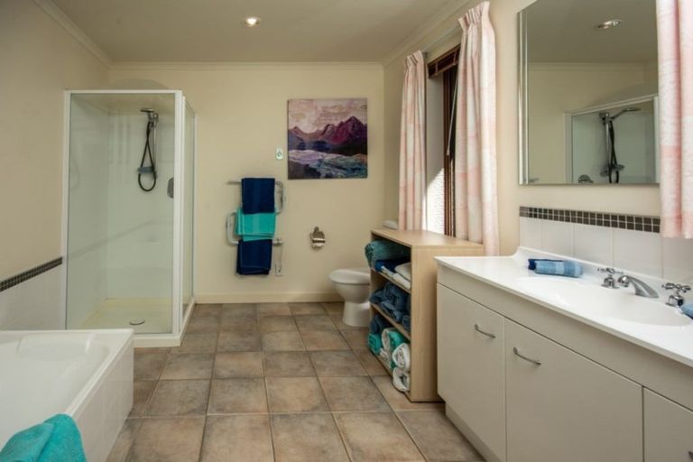 Photo of property in 14 Ranui Street, Waikawa, Picton, 7220